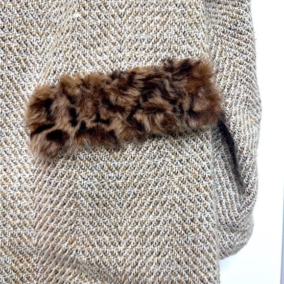 Mystree Women’s Leopard Faux Fur Collar Coat - Picture 2 of 6